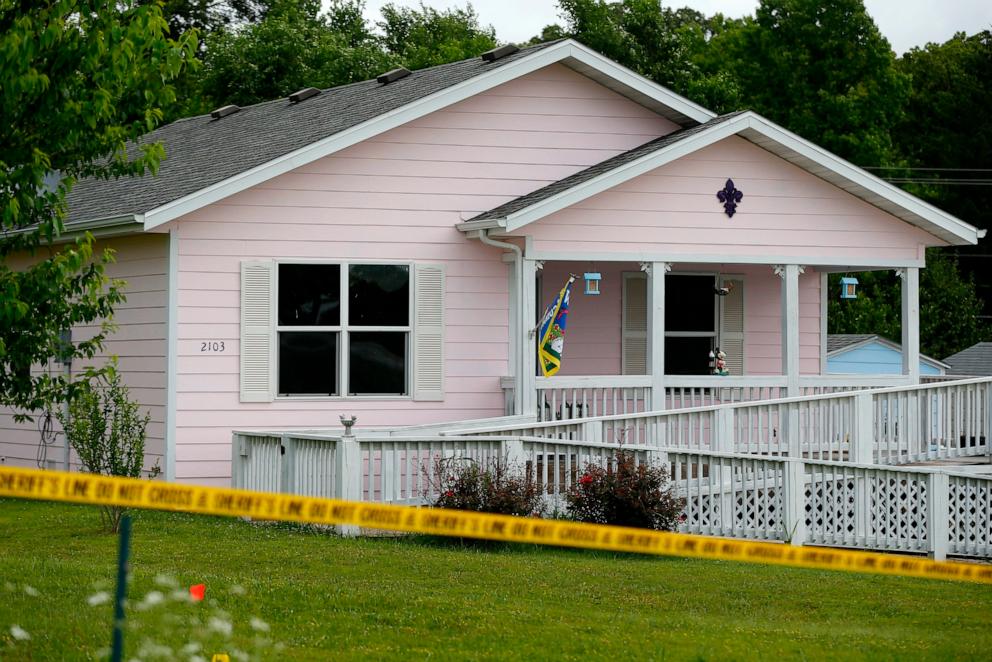 PHOTO: Police tape blocks the home of Claudinnea "Dee Dee" Blancharde, June 15, 2015 in Springfield, Mo.