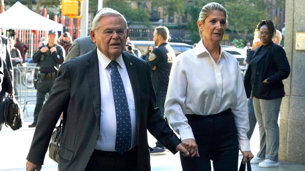 Sen.  Bob Menendez may blame wife in federal corruption probe, court filings show