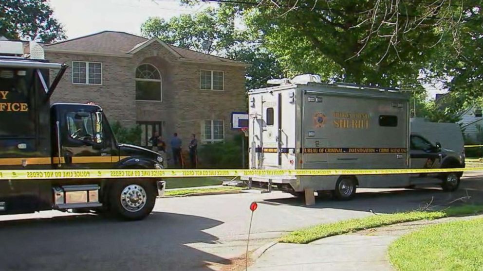 PHOTO: Police investigators visit the home of New York Giant Janoris Jenkins after reports that a dead body was found in the home in Fair Lawn, N.J., June 26, 2018.