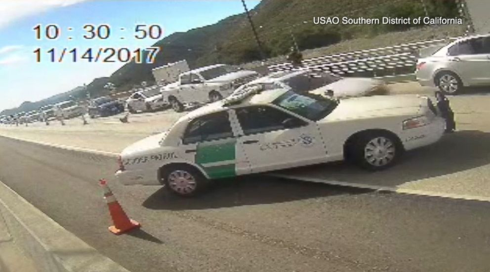 PHOTO: A car transporting illegal immigrants races through a checkpoint in Pine Valley, Calif. 