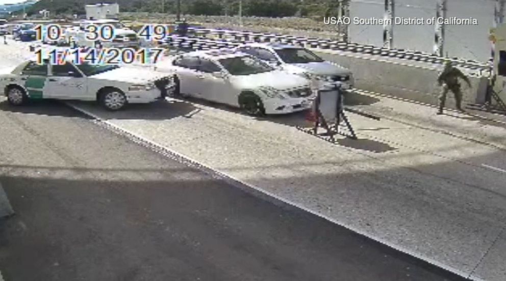 PHOTO: A car transporting illegal immigrants races through a checkpoint in Pine Valley, Calif. 