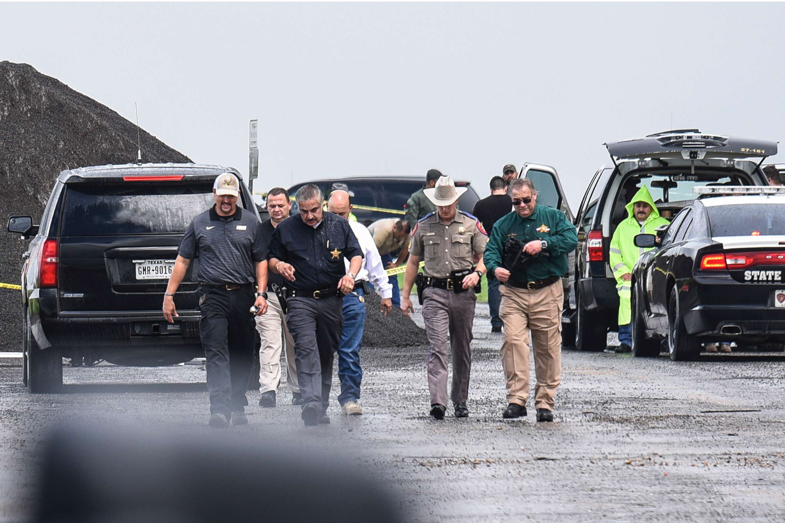 PHOTO: Law enforcement officers gather near the scene where the body of a woman was found near Interstate 35 north of Laredo, Texas, Sept. 15, 2018.