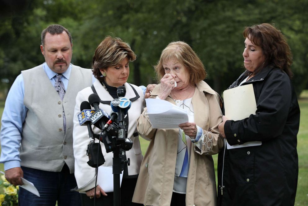 PHOTO: From left, Lorry Borowski's brother Mark, attorney Gloria Allred, Borowski's mother Lorraine and friend Liz Suriano talk at a news conference on Sept. 6, 2017, opposing the release of Lorry Borowski's murderer, Thomas Kokoraleis, from prison.