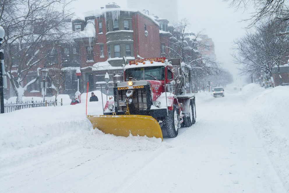 PHOTO: Digging out from record snow fall in the Back Bay section of Boston, where over 7 feet of snow has fallen in past 3 weeks on Feb. 15, 2015.