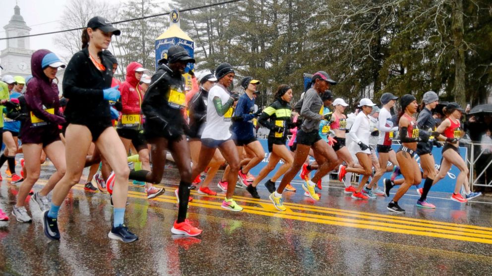 PHOTO: The elite female runners break from the starting line in a downpour during the 122nd running of the Boston Marathon in Hopkinton, Mass., April 16, 2018.