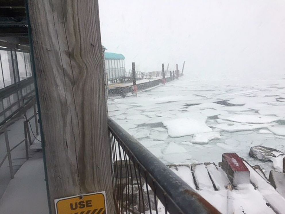 FOTO: Uma poderosa tempestade de inverno trouxe neve e inundações a Boston, em 4 de janeiro de 2018.