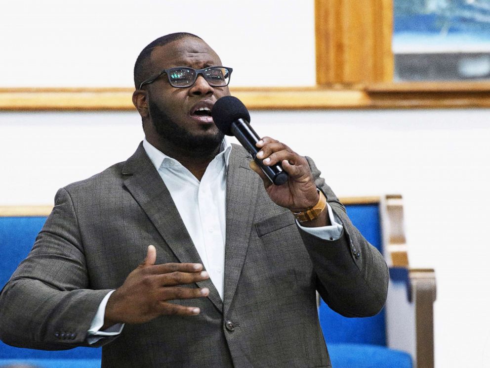 PHOTO: Botham Jean leads a worship at a Harding University presidential reception in Dallas, Sept. 21, 2017.