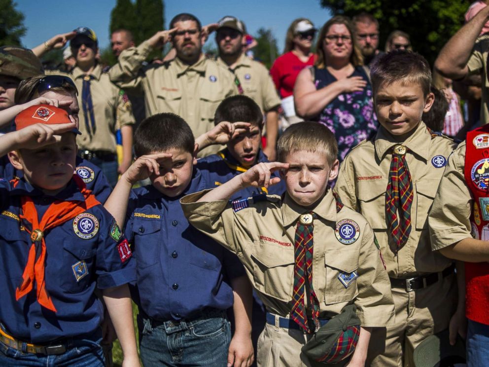 PHOTO: Boy Scouts and Cub Scouts salute during a Memorial Day ceremony in Linden, Mich., May 29, 2017.