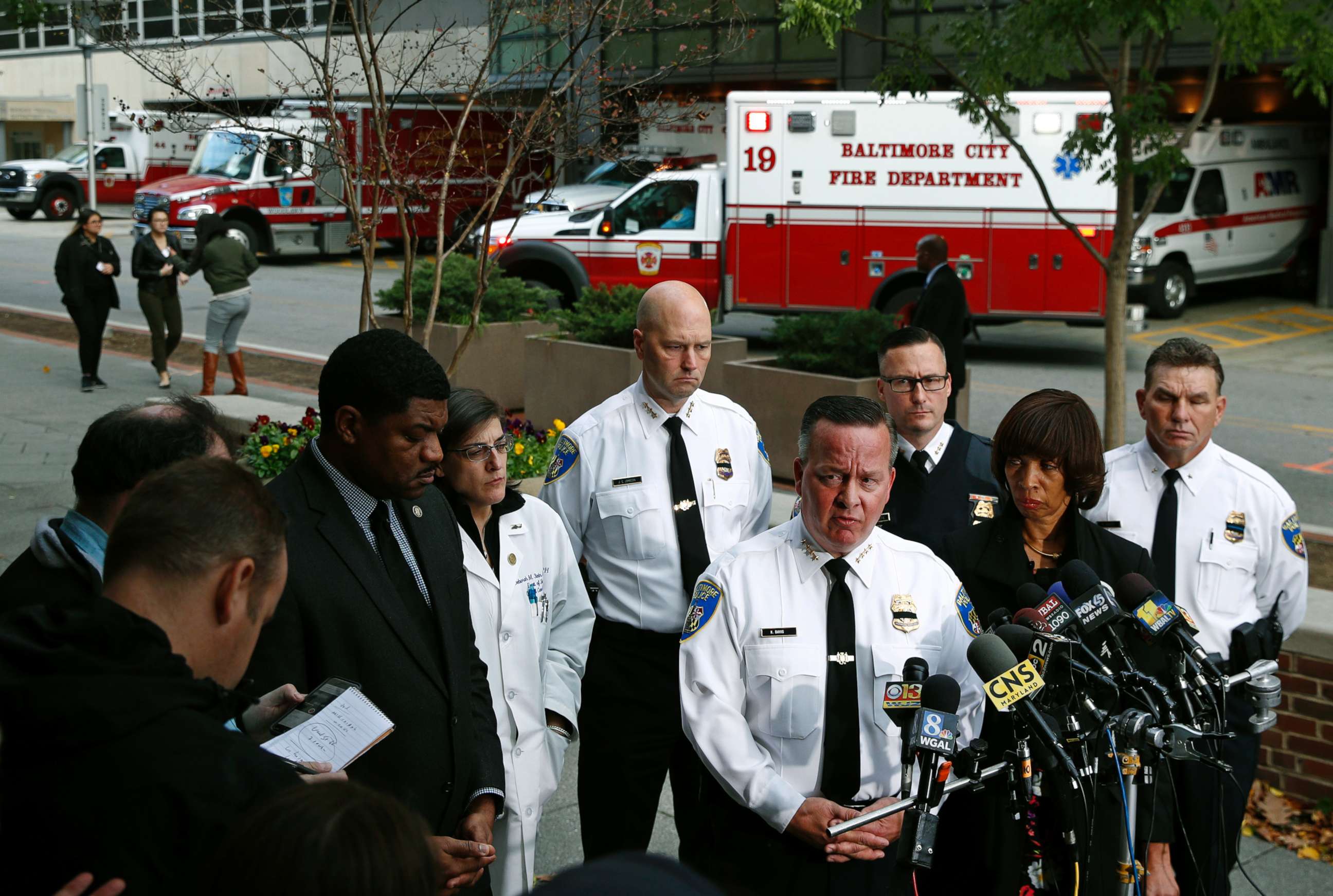 PHOTO:Baltimore Police Department Commissioner Kevin Davis, third from right, speaks alongside Mayor Catherine Pugh at a news conference outside the R Adams Cowley Shock Trauma Center in Baltimore, Nov.16, 2017, to announce the death of Det. Sean Suiter. 