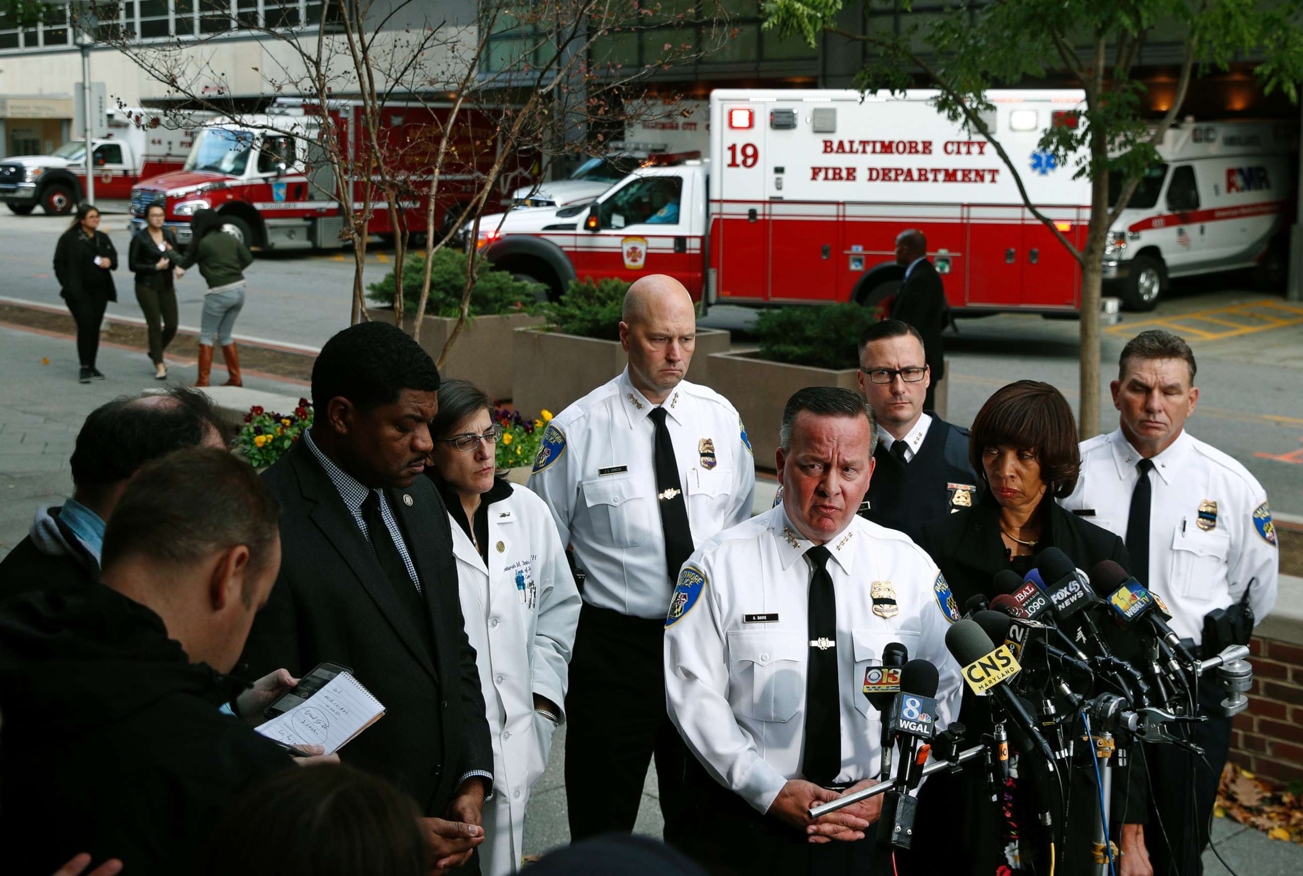 PHOTO:Baltimore Police Department Commissioner Kevin Davis, third from right, speaks alongside Mayor Catherine Pugh at a news conference outside the R Adams Cowley Shock Trauma Center in Baltimore, Nov.16, 2017, to announce the death of Det. Sean Suiter.