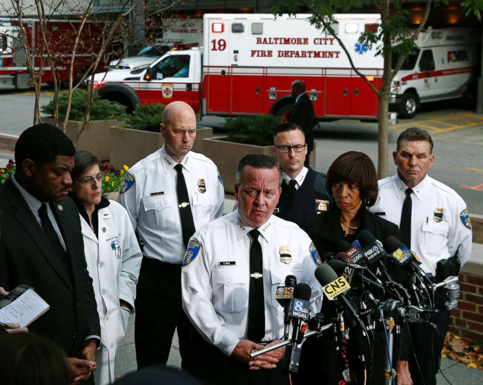 PHOTO:Baltimore Police Department Commissioner Kevin Davis, third from right, speaks alongside Mayor Catherine Pugh at a news conference outside the R Adams Cowley Shock Trauma Center in Baltimore, Nov.16, 2017, to announce the death of Det. Sean Suiter.
