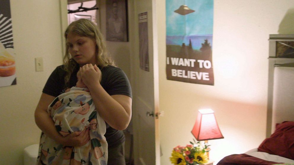 PHOTO: Brooke Alexander, 19, cradles her infant daughter in her home.
