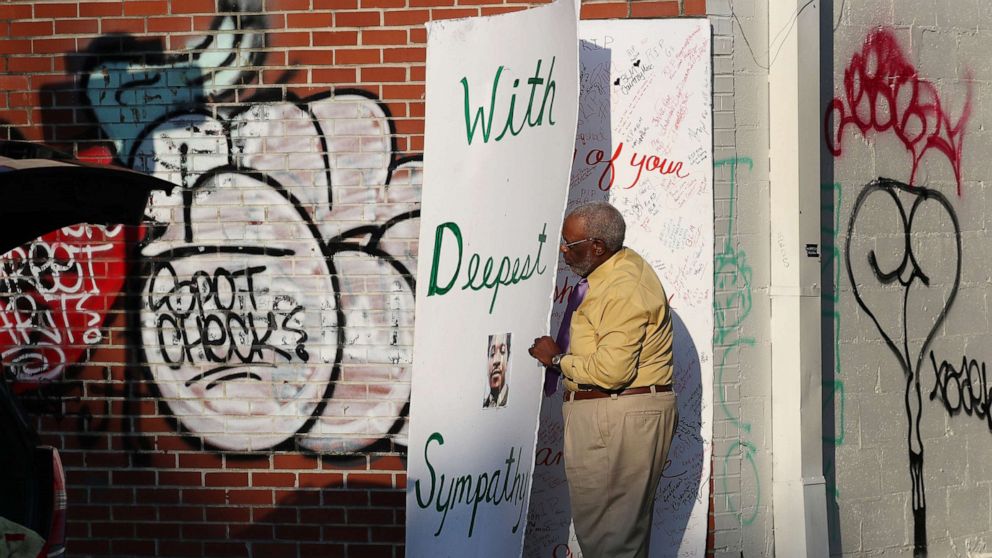 PHOTO: Bruce W. Griggs places a sympathy card near the Ebenezer Baptist Church where the viewing for Rayshard Brooks is being held on June 22, 2020 in Atlanta.