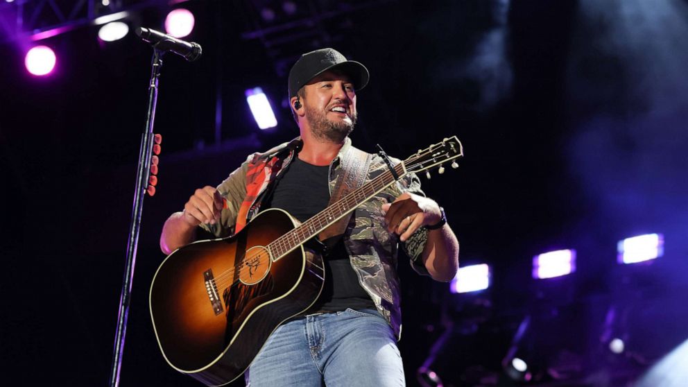 Country star Luke Bryan opens up about life on tour, family and his CMA