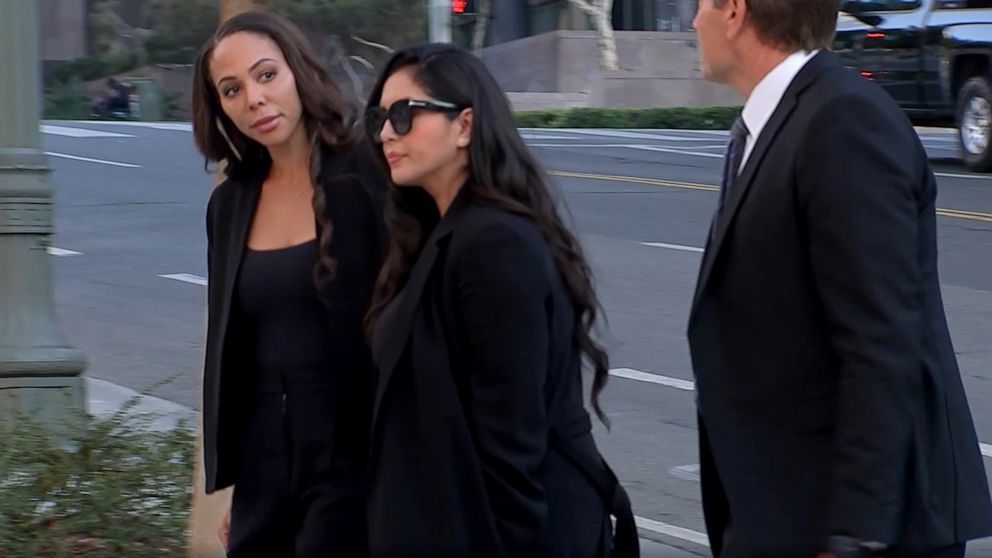 PHOTO: Vanessa Bryant arrives at a federal courthouse in Los Angeles, Aug. 19, 2022.