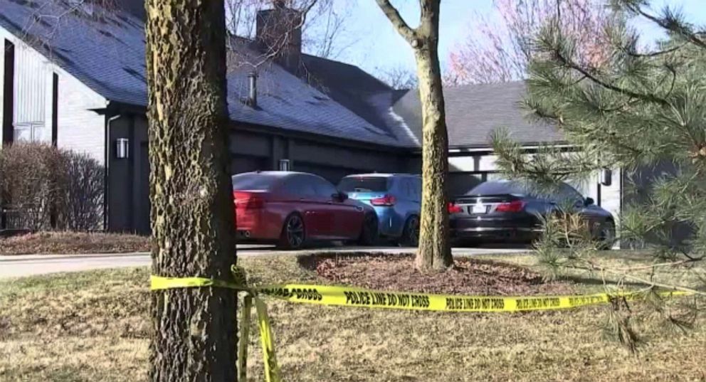 PHOTO: Buffalo Grove police investigate after 5 found dead in home on Acacia Terrace, New Rochelle, NY, on Nov. 30, 2022.