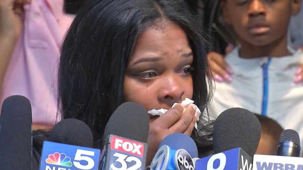 PHOTO: Ashley Smith becomes emotional as she talks about an allegedly racist incident at a Buffalo Wild Wings in Naperville, Ill., during a press conference on Nov. 5, 2019.