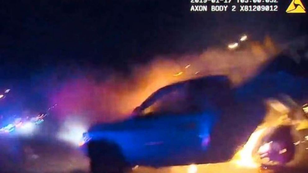 Texas police officers rush to save woman trapped in car after explosive ...