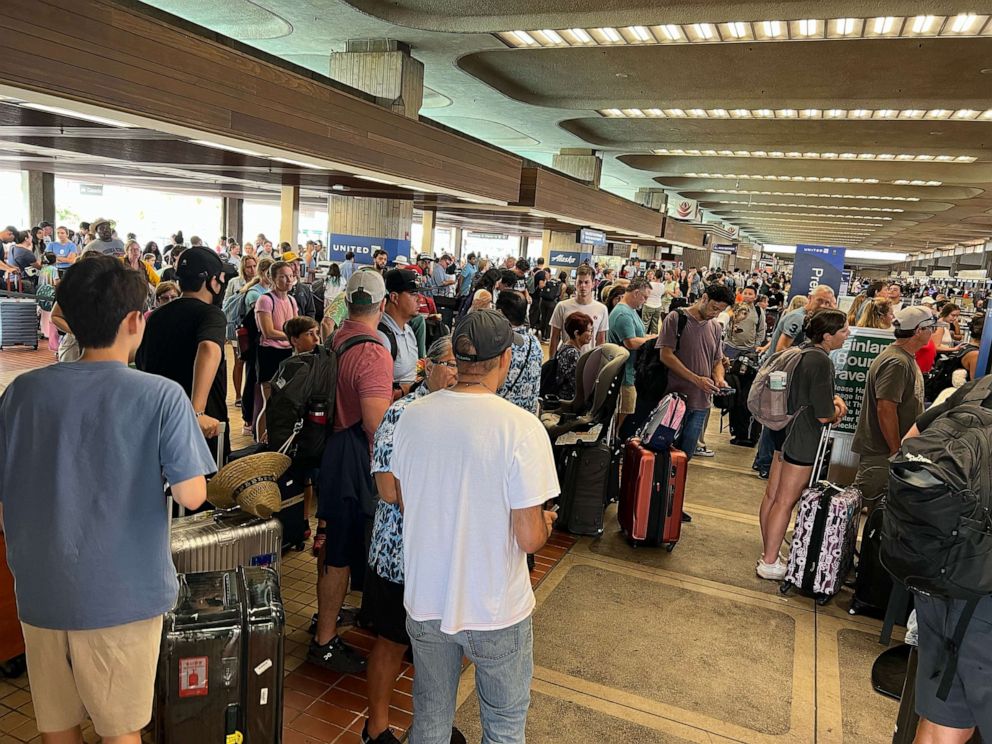 PHOTO: Kahului Airport in Maui is packed with people trying to leave the island due to wildfires, Aug. 10, 2023.