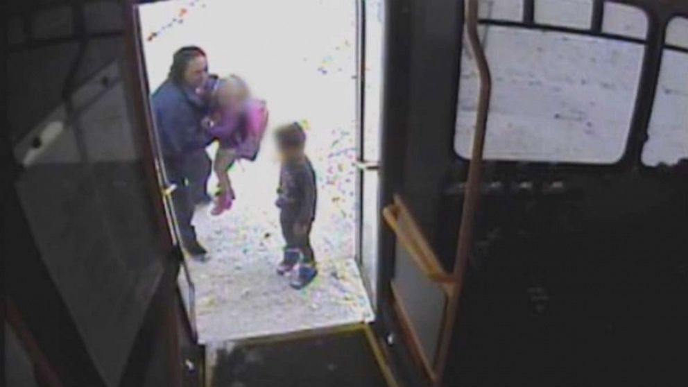 VIDEO: Bus driver saves 2 children wandering alone in bitter cold