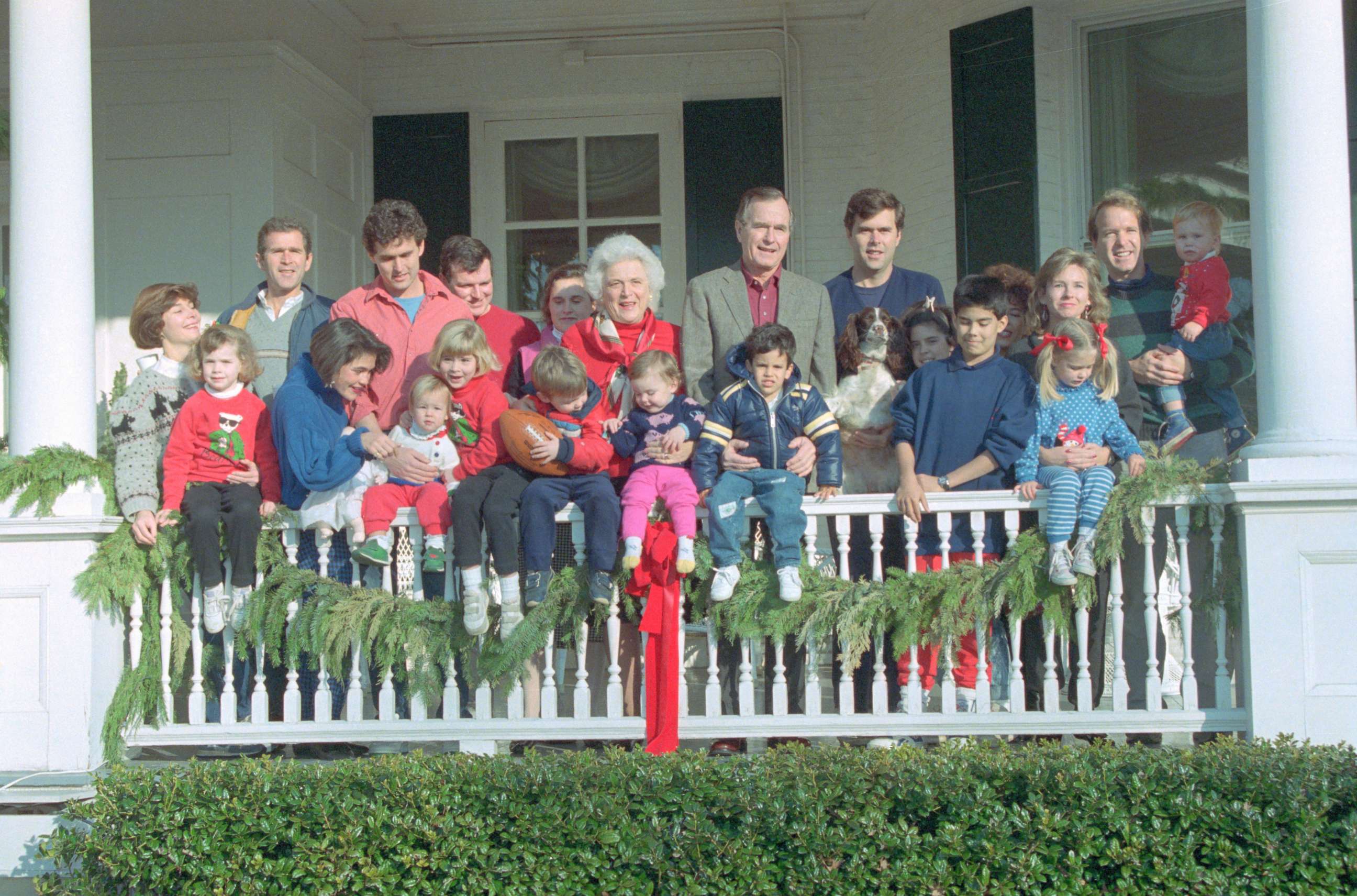 PHOTO: George Bush and Barbara Bush gather with their children and grandchildren outside the Bush home to offer their best wishes for the holiday season, Dec. 24, 1987.