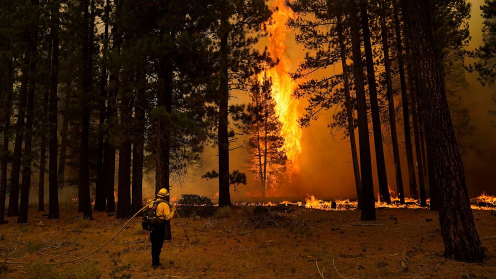 Caldor Fire encroaches on popular resort town of South Lake Tahoe - ABC ...