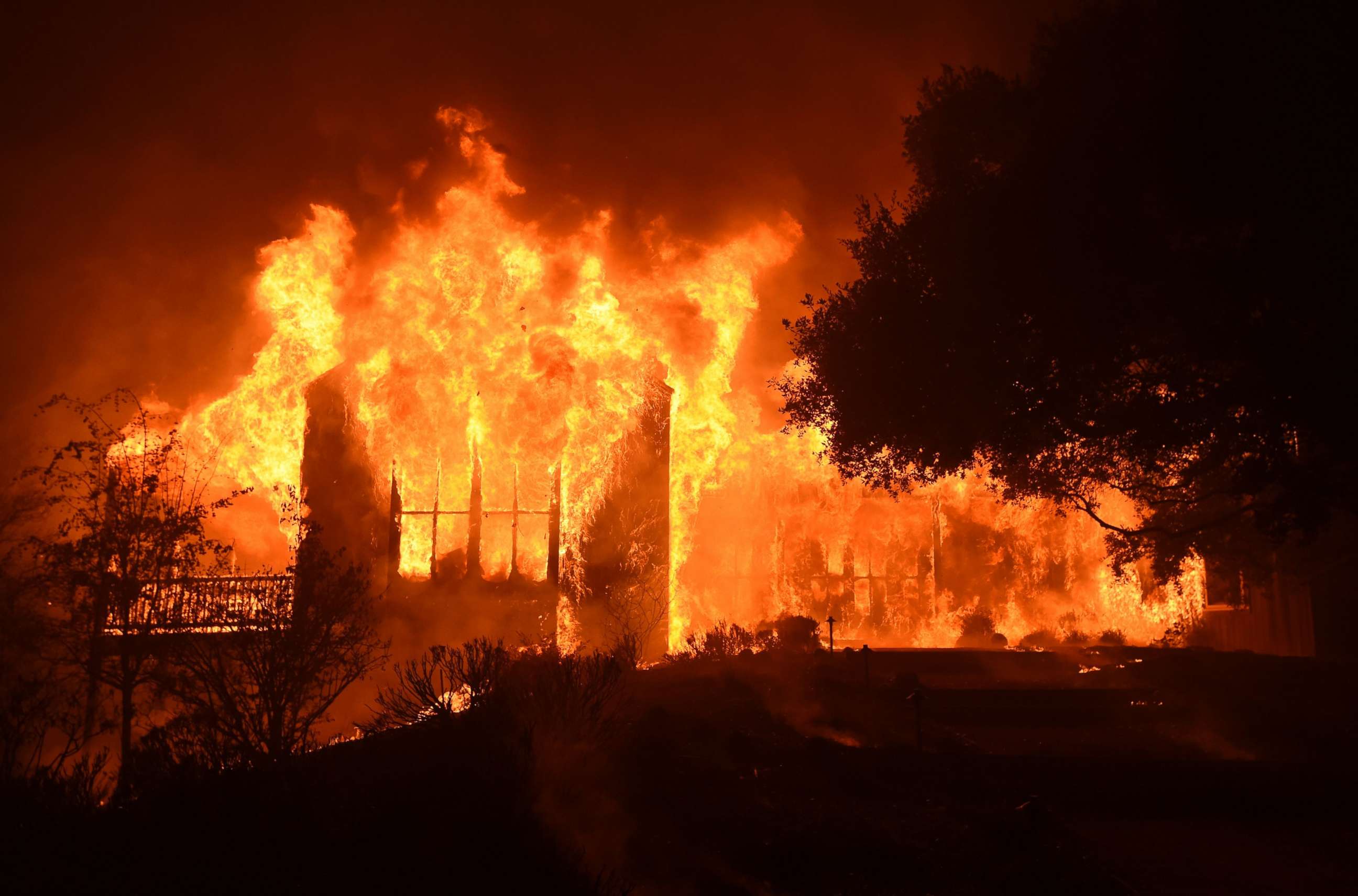 PHOTO: The main building at Paras Vineyards burns in the Mount Veeder area of Napa in California Oct. 10, 2017.