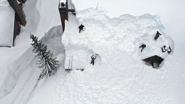 Record snowfall buries California mountain town - ABC News