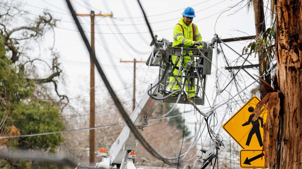 PHOTO: A Sacramento Municipal Utility District crew is repairing downed power lines, following storms in Sacramento, Calif., Jan. 9, 2023.