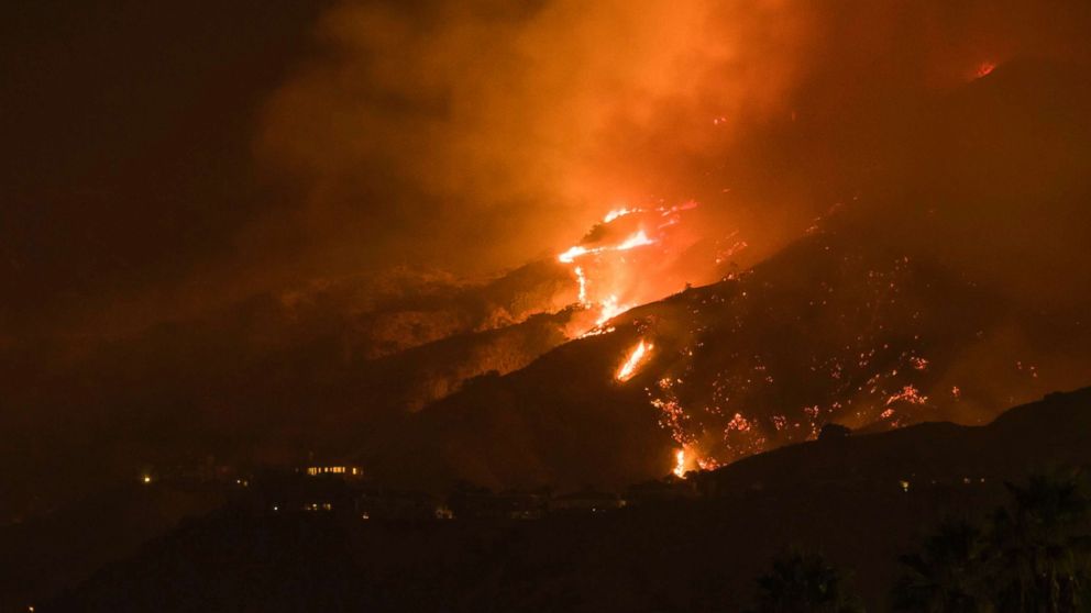 PHOTO: The La Tuna Canyon fire burns in the hills above Burbank, Calif., early Sept. 2, 2017. 
