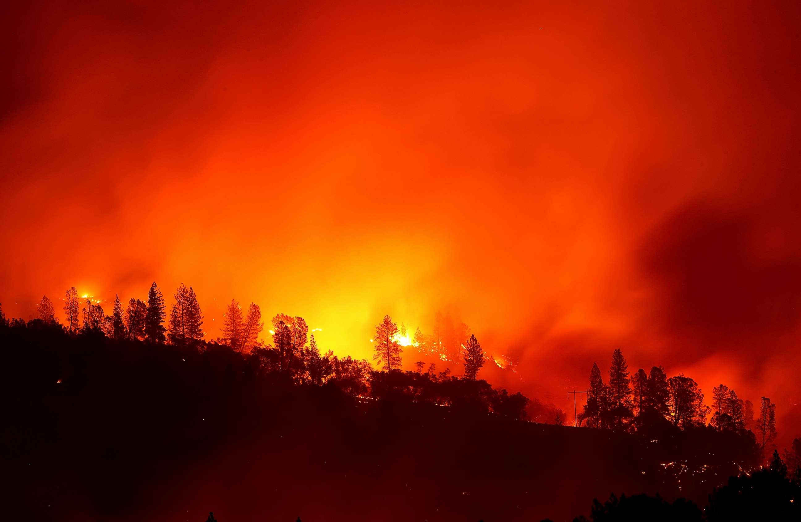PHOTO: The Camp Fire burns in the hills, Nov. 11, 2018 near Oroville, Calif.