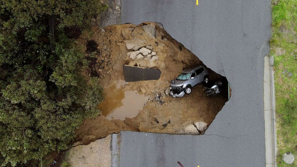 PHOTO: Several people had to be rescued after two vehicles fell into a sinkhole, Jan. 10, 2023 in Chatsworth, Calif.
