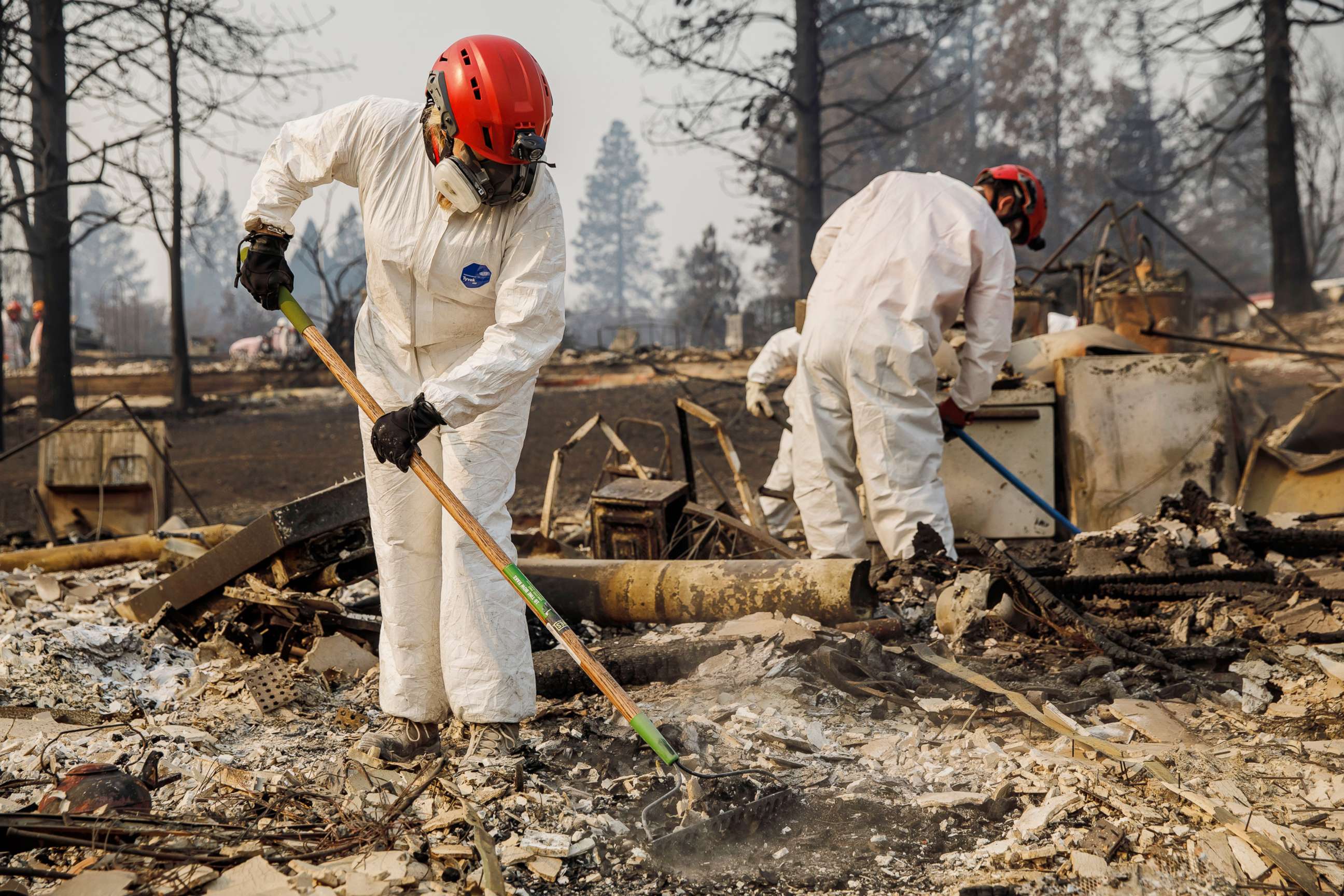 PHOTO: A search and rescue team combs through the debris for possible human remains at Paradise Gardens, Nov. 16, 2018  in Paradise, Calif.