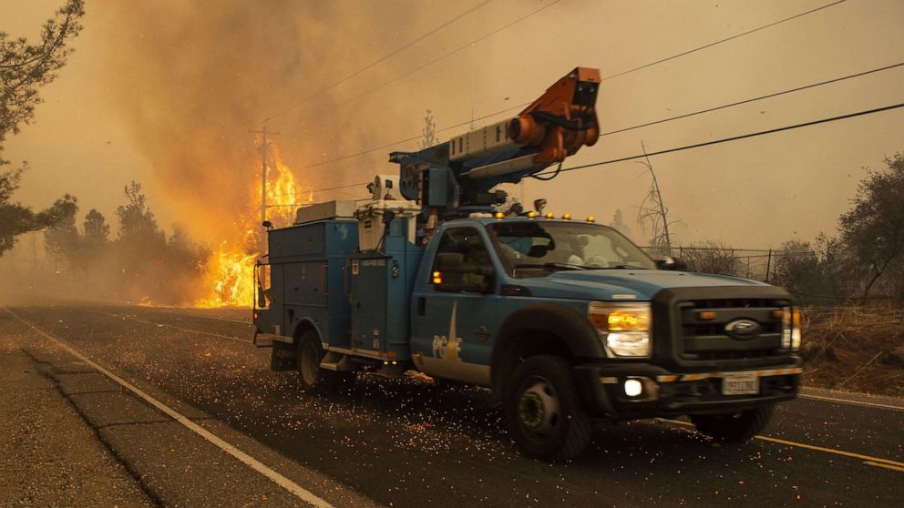 VIDEO: Power cut to California residents to fight wildfires 