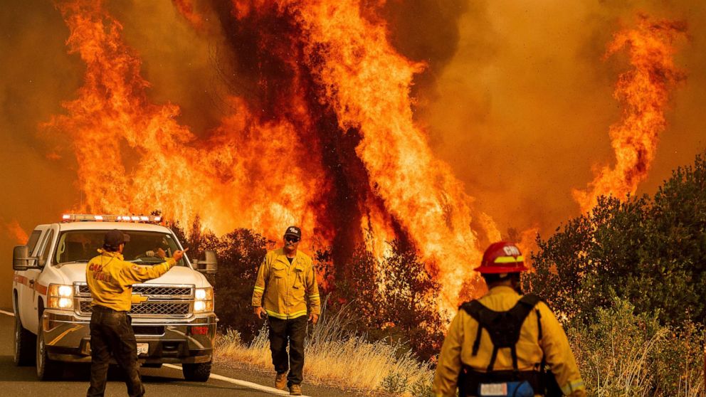 california-wildfires-02-ap-jc-200826_159