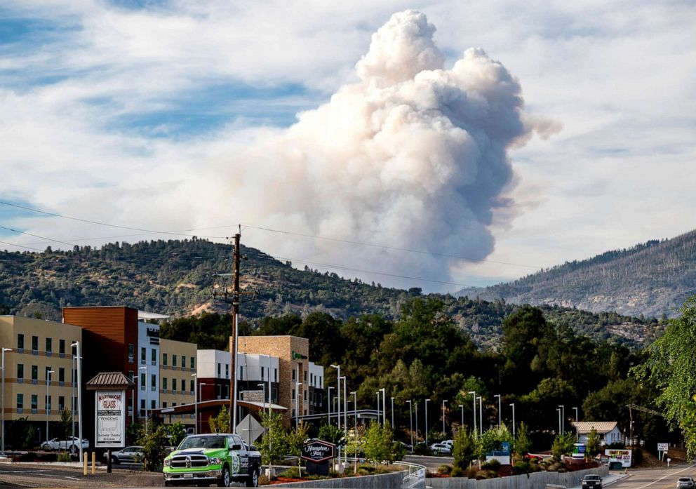 PHOTO: A plume rises from the Washburn Fire burning in Yosemite National Park, viewed from Oakhurst in Madera County, Calif., July 8, 2022. 