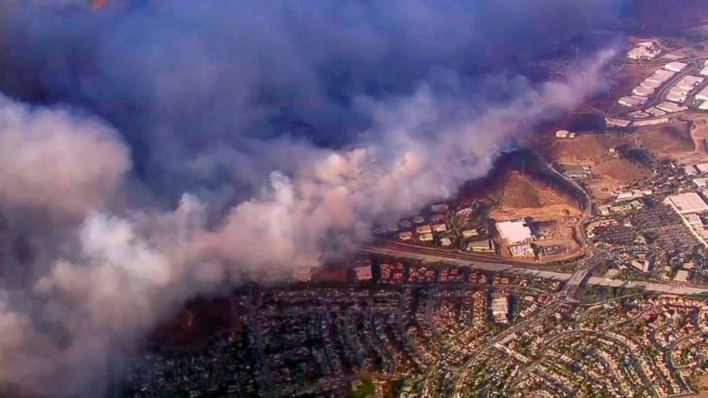 PHOTO: A wildfire burns in Camarillo, Calif., Nov. 8, 2018.