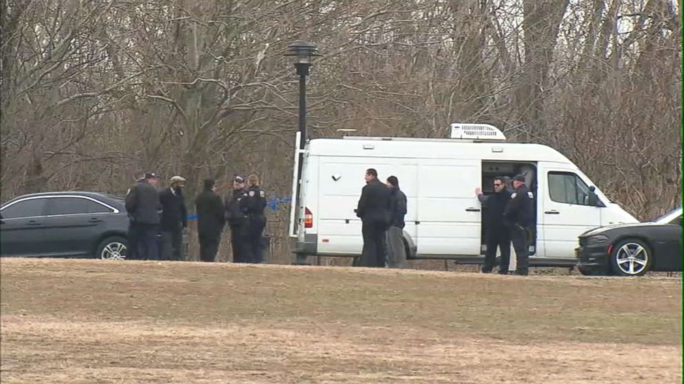 PHOTO: The New York Police Department investigates the discovery of a dismembered woman in a Brooklyn park, April 10, 2018, in New York City.