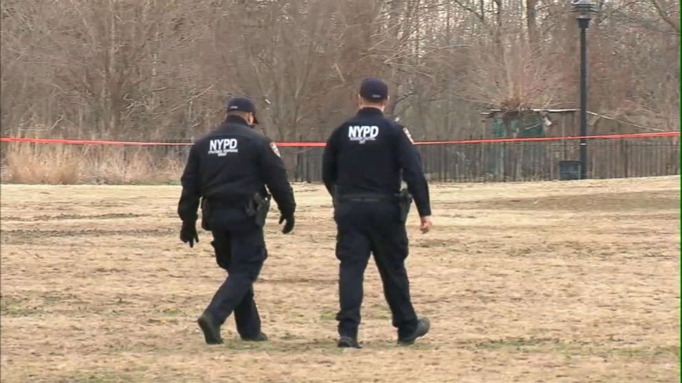 PHOTO: The New York Police Department investigates the discovery of a dismembered woman in a Brooklyn park, April 10, 2018, in New York City.