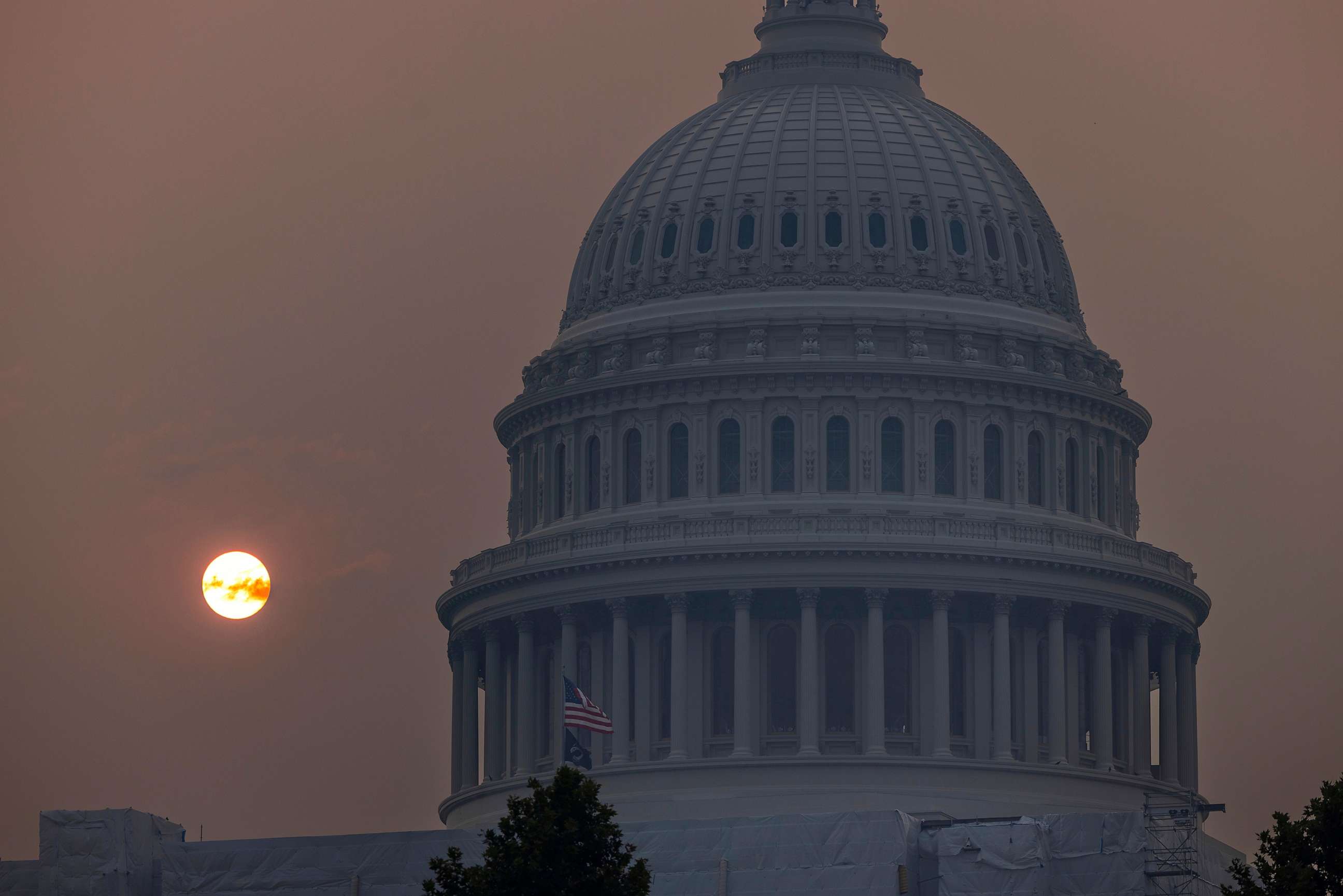 PHOTO: Smoke from Canadian wildfires casts a haze in front of the US Capitol at sunrise in Washington, D.C., June 8, 2023.