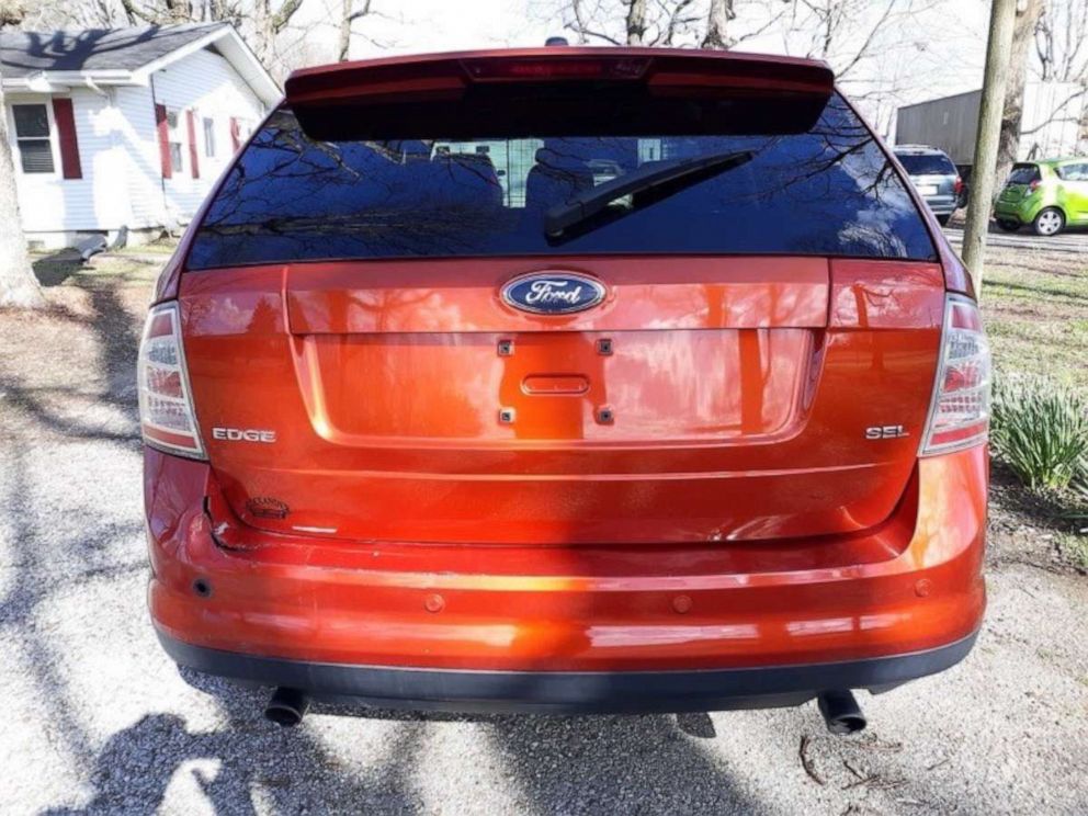 PHOTO: Casey White and Vicky White may be driving a 2007 orange or copper Ford Edge with minor damage to the left back bumper, according to the U.S. Marshals Service.