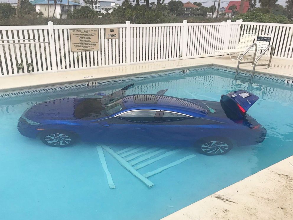PHOTO: The Okaloosa County Sheriff's Office responded to a call about a car in a swimming pool on Okaloosa Island, Fla.