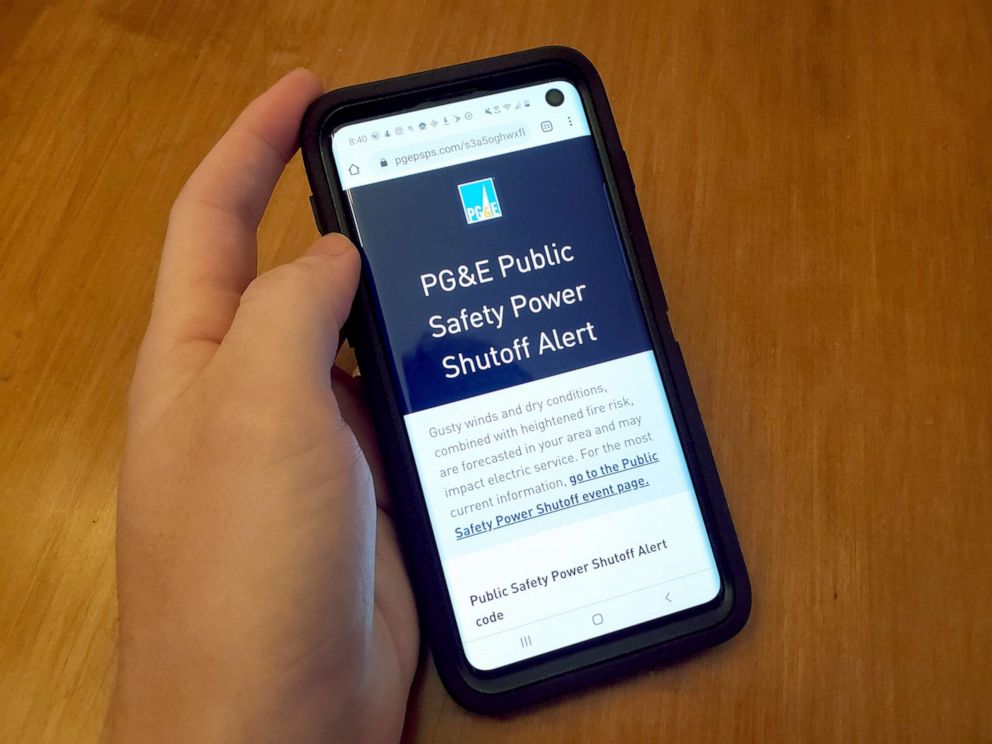 PHOTO: Close-up of cellphone displaying alert from utility Pacific Gas and Electric (PGE) warning of an unprecedented Public Safety Power Shutoff, or planned power outage to reduce wildfire risk, San Ramon, California, October 8, 2019.