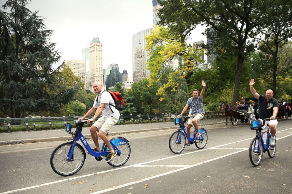 PHOTO: Bike riders are pictured in Central Park, Manhattan, New York, Sept. 30, 2014.