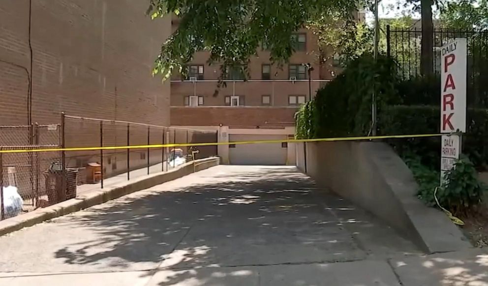 PHOTO: Police investigate after a man was shot and killed outside a Queens, New York, apartment building on May 31, 2023.