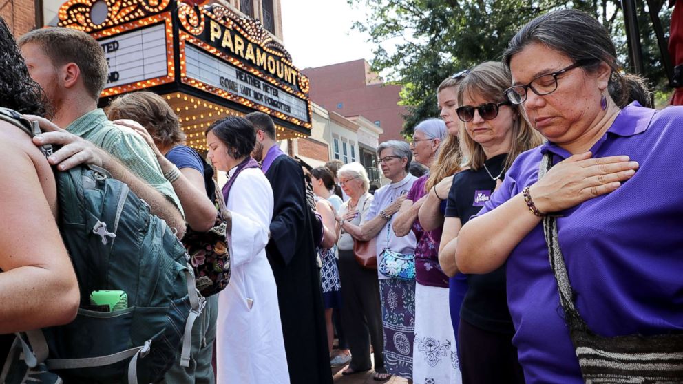 PHOTO: People observe a moment of silence during the memorial service for Heather Heyer outside the Paramount Theater, Aug. 16, 2017, in Charlottesville, Va.