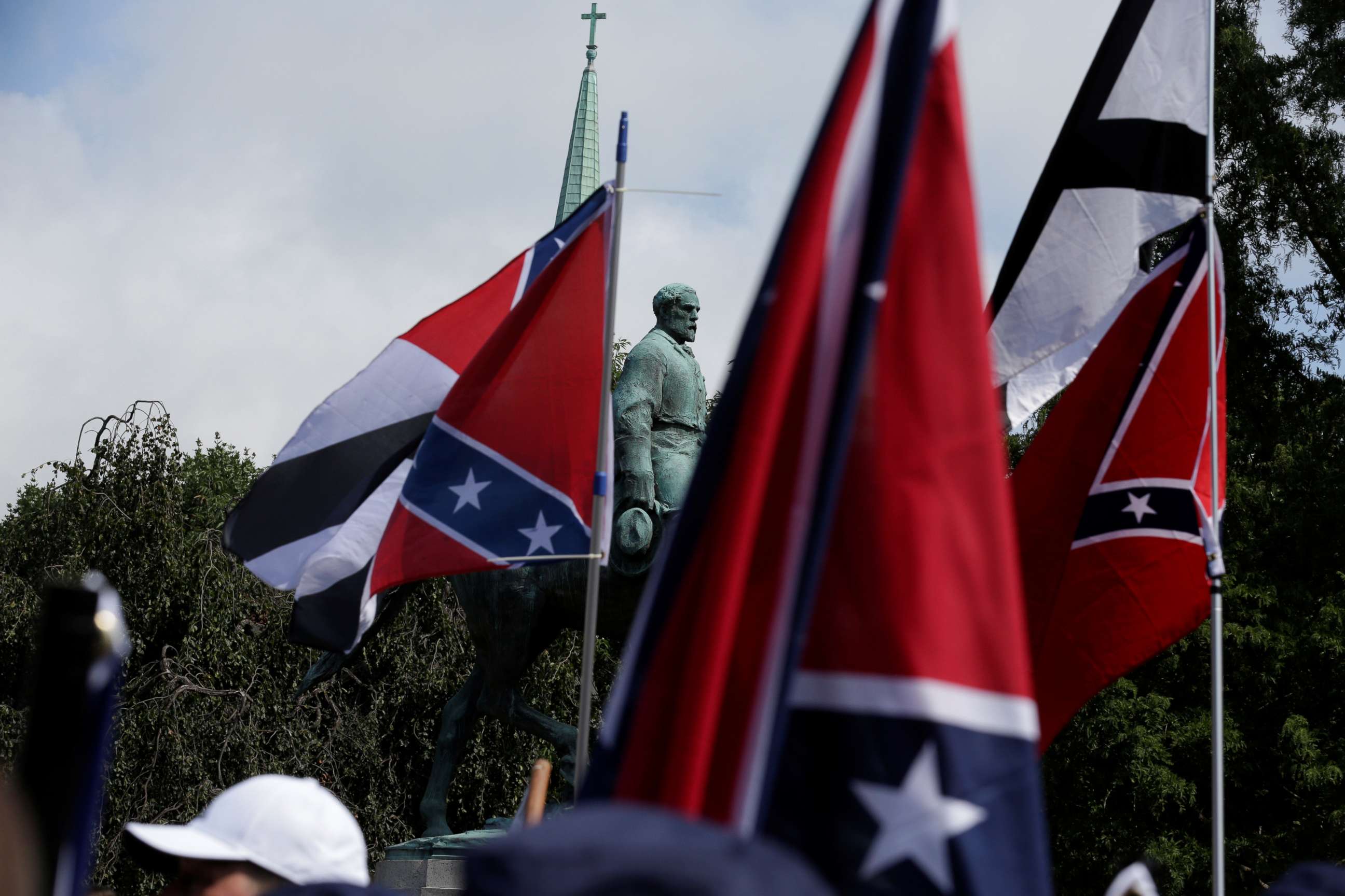 PHOTO: Members of white nationalists rally around a statue of Robert E. Lee in Charlottesville, Virginia, U.S., Aug. 12, 2017.