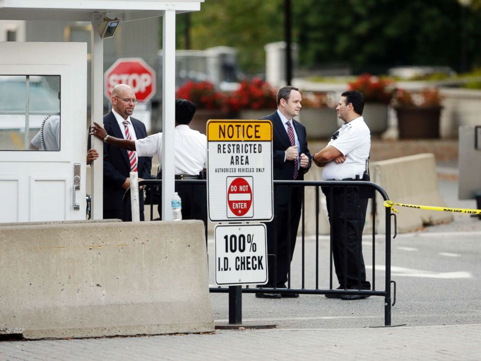 PHOTO: In this file photo, members of the Secret Service stand outside the checkpoint entrance for the White House at 15th and E Streets in northwest Washington, Oct. 3, 2013.