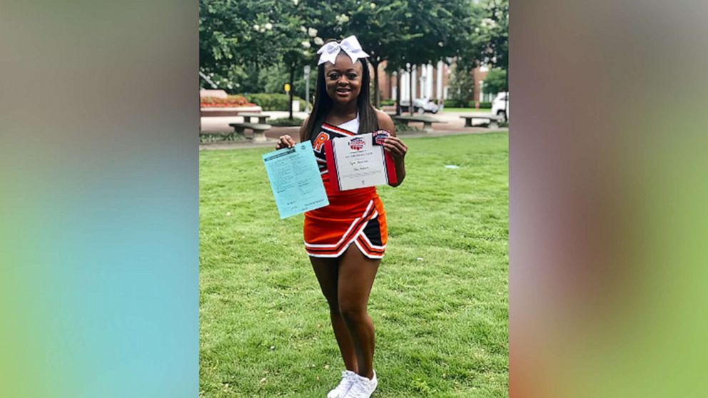 Texas cheerleader saves choking toddler during homecoming parade - Good ...