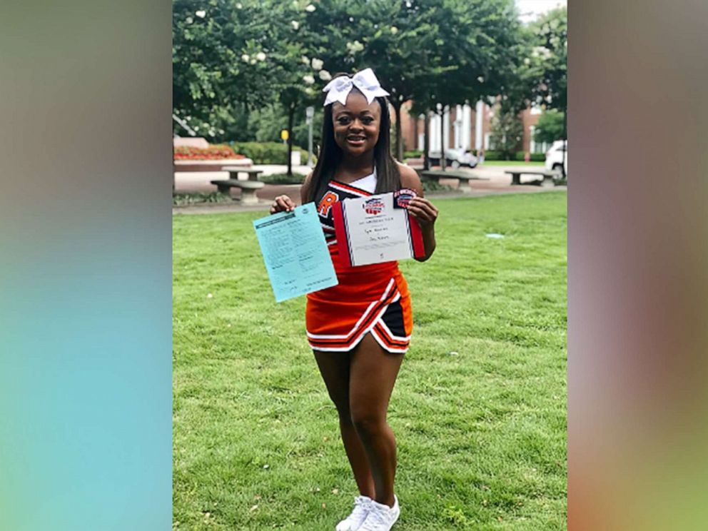 Cheerleader saves choking toddler during homecoming parade - ABC News